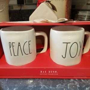 Cute Rae Dunn Holday mug set